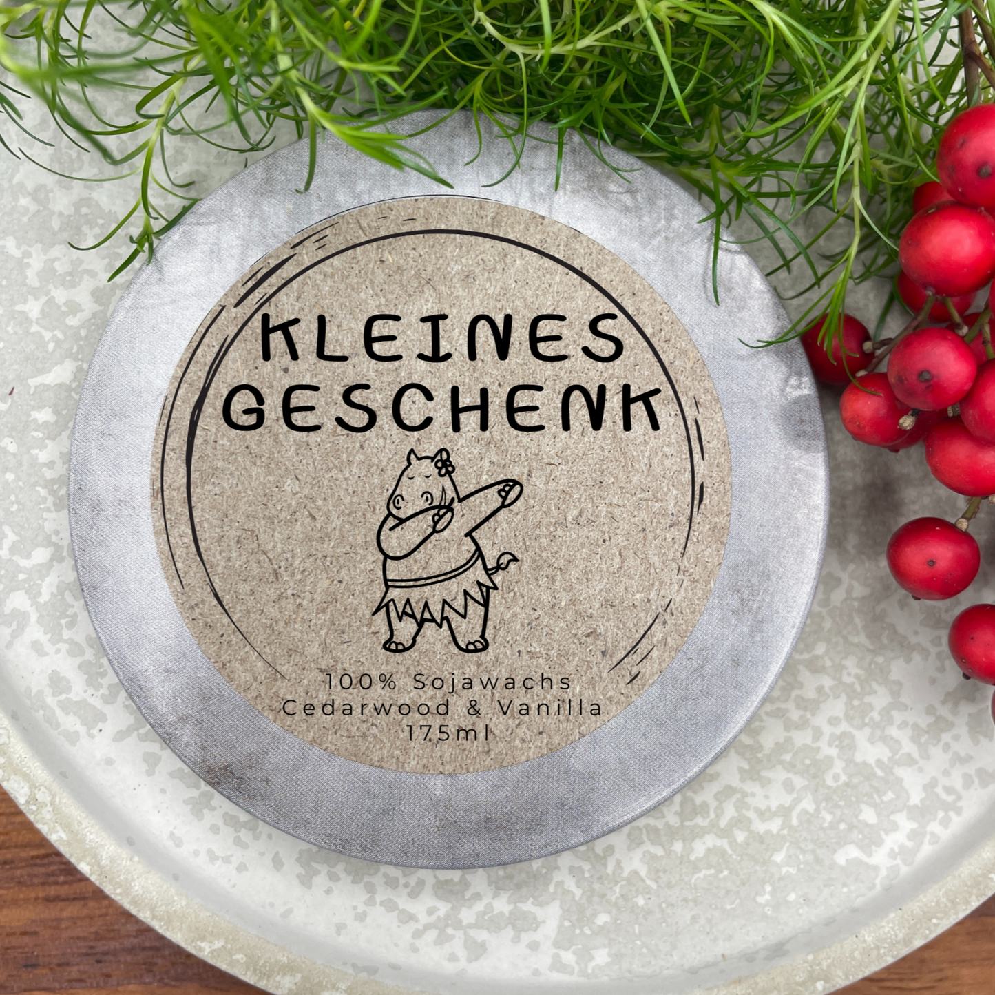 Kleines Geschenk - lustiges tanzendes Nilpferd - kreative PREMIUM Duftkerze aus dem Südschwarzwald - Handgegossen und Handbesetzt - vegan