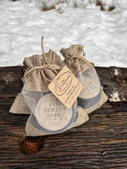 Personalisierbares Duftkerzen-Set als Weihnachts-, Wichtel- oder Jahresgeschenk für Mitarbeiter oder Arbeitskollegen – Handgemacht mit getrockneten Blüten aus dem Südschwarzwald - Einzeln verpackt