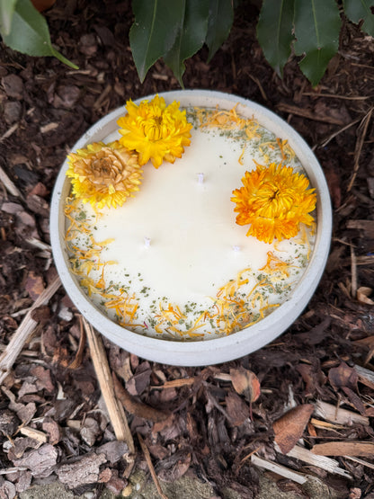 XL Betonkerze "Big Sunshine" – 3-Docht & gelbe Blüten | 18cm | Handgegossen