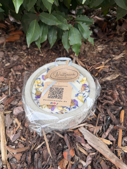 Betonkerze mit Deckel "Grey Dream" – 2-Docht & blaue Blüten | 12,5cm