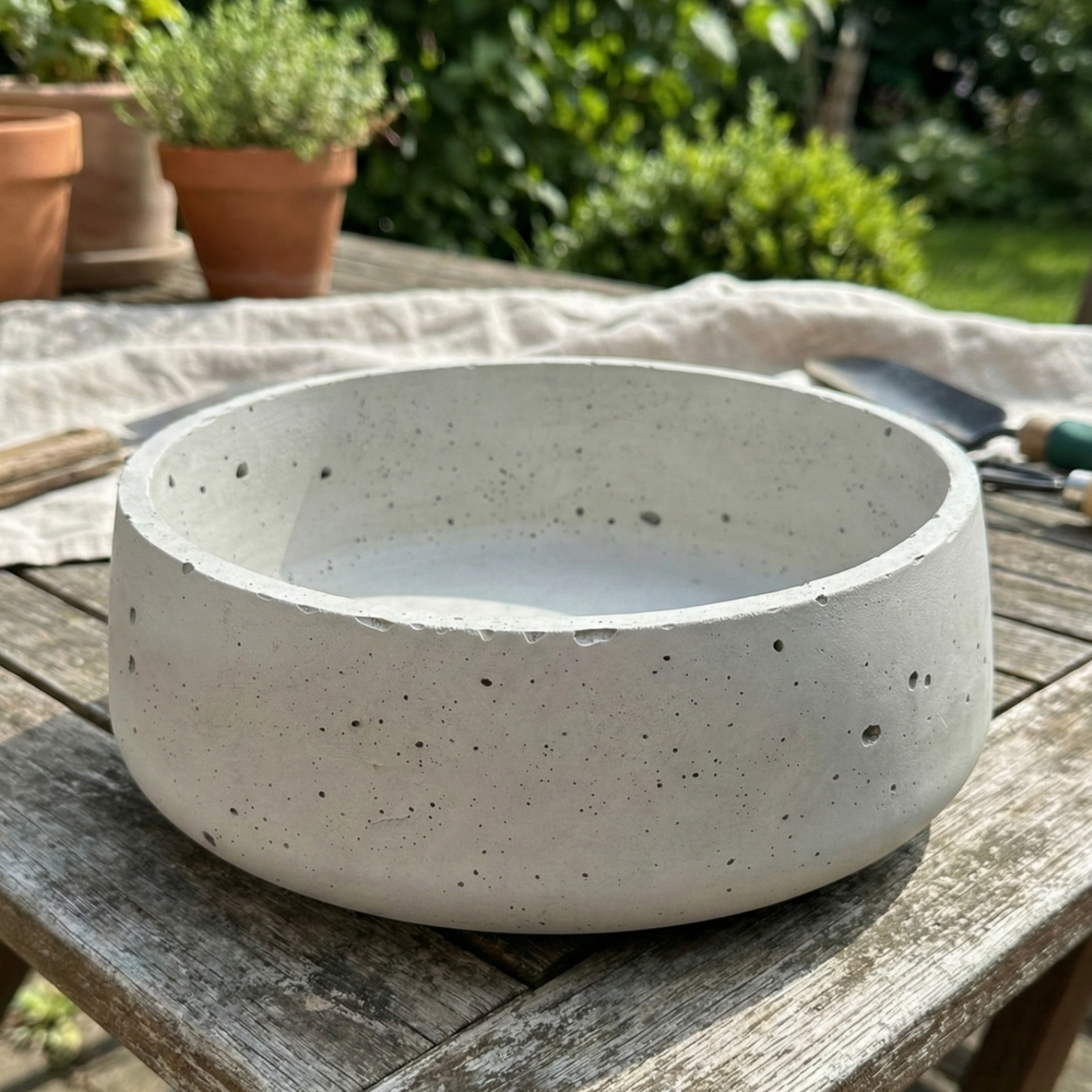 Betonschale "Schwarzwald-Massiv" – Rund & Handgegossen (18cm)