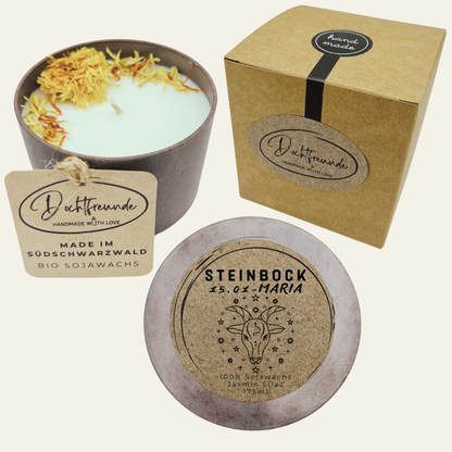 Sternzeichen Duftkerze personalisiert mit Name & Geburtsdatum | Edle Zodiac Kerze im Sketch-Look | 100% Sojawachs | Handgefertigt im Schwarzwald