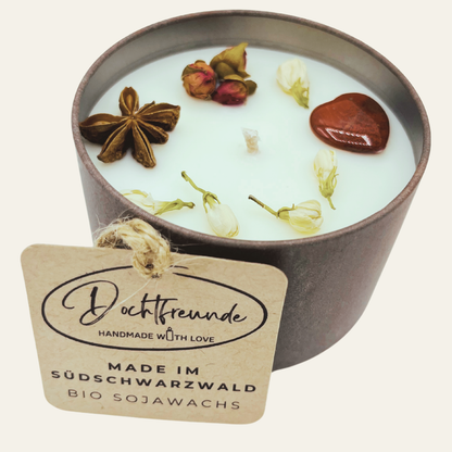 Handbesetzte Duftkerze „Abendlicher Mugge Schreck“ – Personalisierbares Geschenk aus dem Südschwarzwald mit Citronella Duft