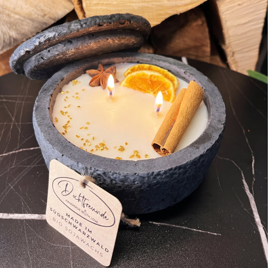Schwarze Betonkerze Handgemacht und herbstlich, weihanchtlich dekoriert