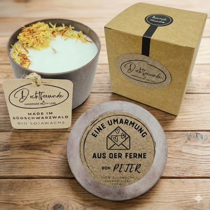 DochtFreunde Personalisierte Duftkerze mit Namen und Datum | Valentinstag Geschenk für Sie und Ihn | Lustig und Romantisch (Nervensäge, Jahrestag, Fernbeziehung)