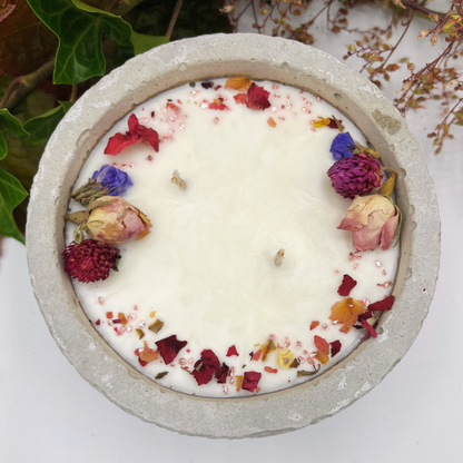 Handgefertigte Betonkerze Betongrau  für Herbst und Winter – handmade von DochtFreunde (Bild 3)