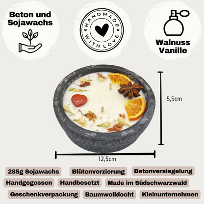 Black Edition Handgemachte Betonkerze „Black Hearts“ - Stilvolle Sojawachskerze für Ihr Zuhause. Mit Blütenverzierung und HOCHWERTIGEM Baumwolldocht aus dem Südschwarzwald