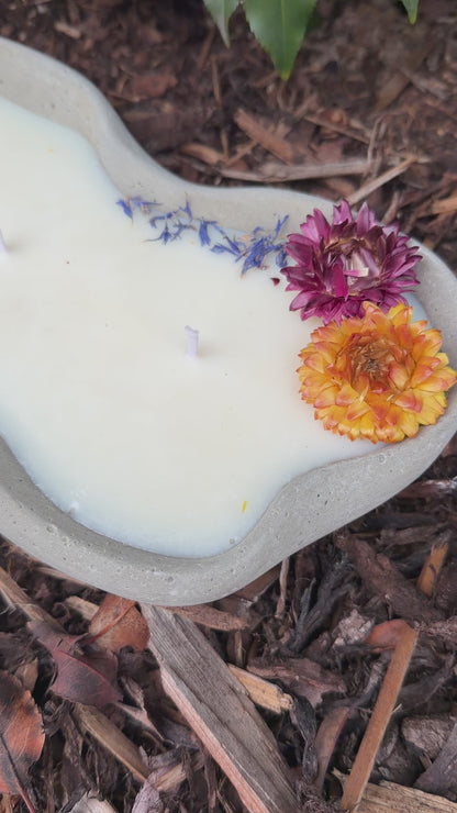 Design-Betonkerze "Grey Wave" – Flower Edition | 3-Docht & Bunt | 29,5cm